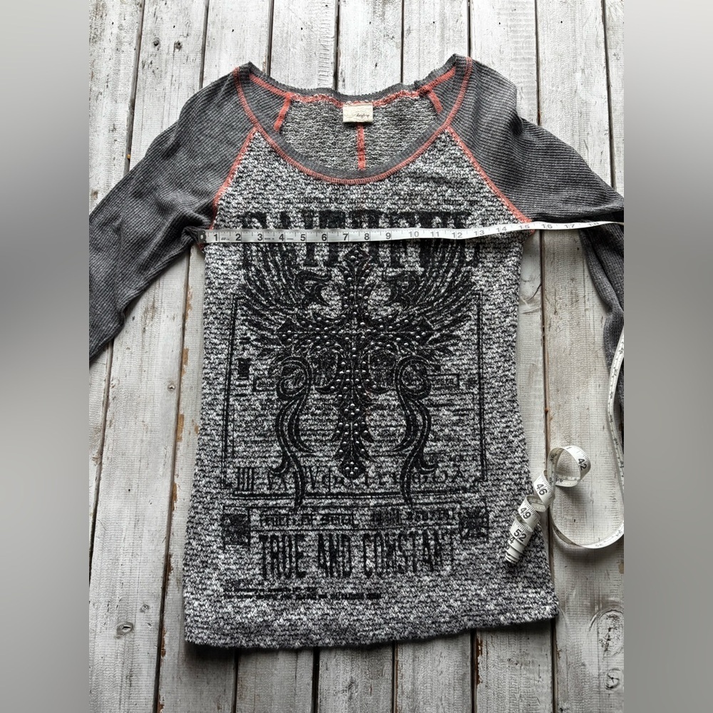 Daytrip Lightweight Long Sleeve Graphic Knit Top - Picture 4 of 7
